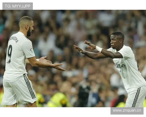 尼科·威廉斯与维尼修斯：速度型边锋的战术角色与跑位差异解析