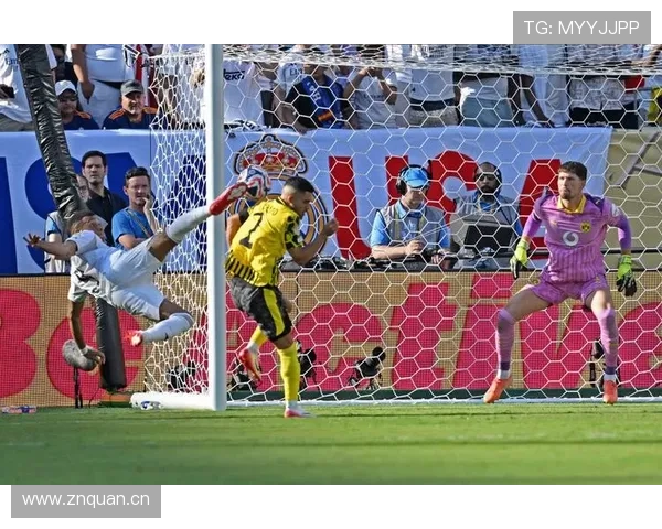 多特蒙德:争冠稳定性面临考验,近期表现波动对联赛格局形成影响 多特蒙德:争冠稳定性面临考验,近期表现波动对联赛格局形成影响